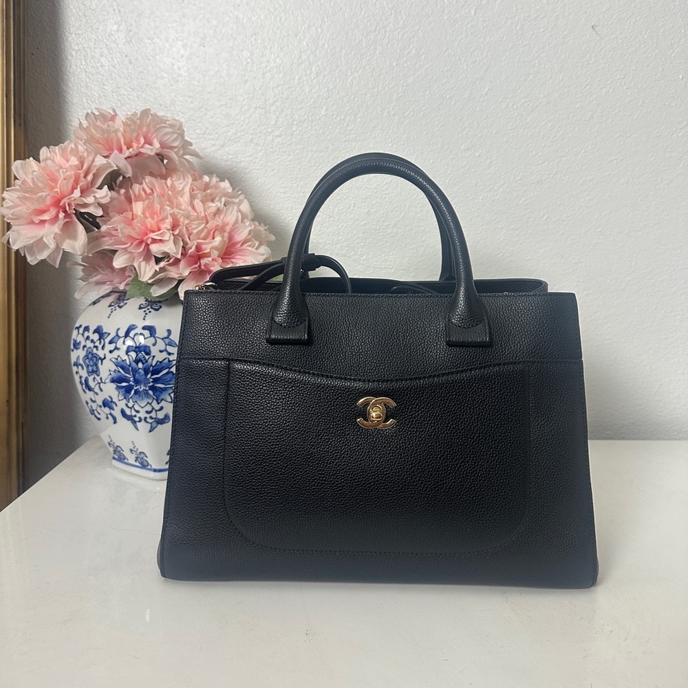 Chanel Grained Calfskin  Neo Executive Shopper Tote Black